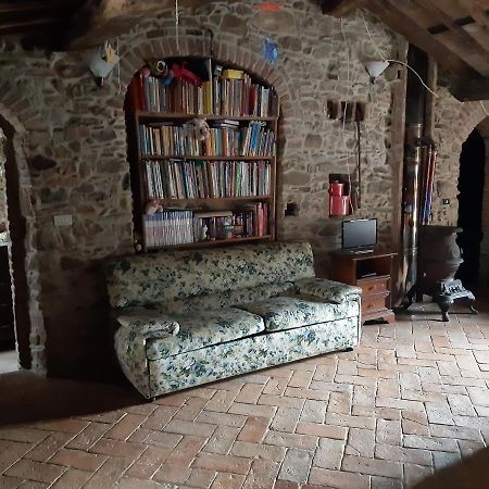 Attic With Balcony At Locanda Del Capo Capannori Bagian luar foto